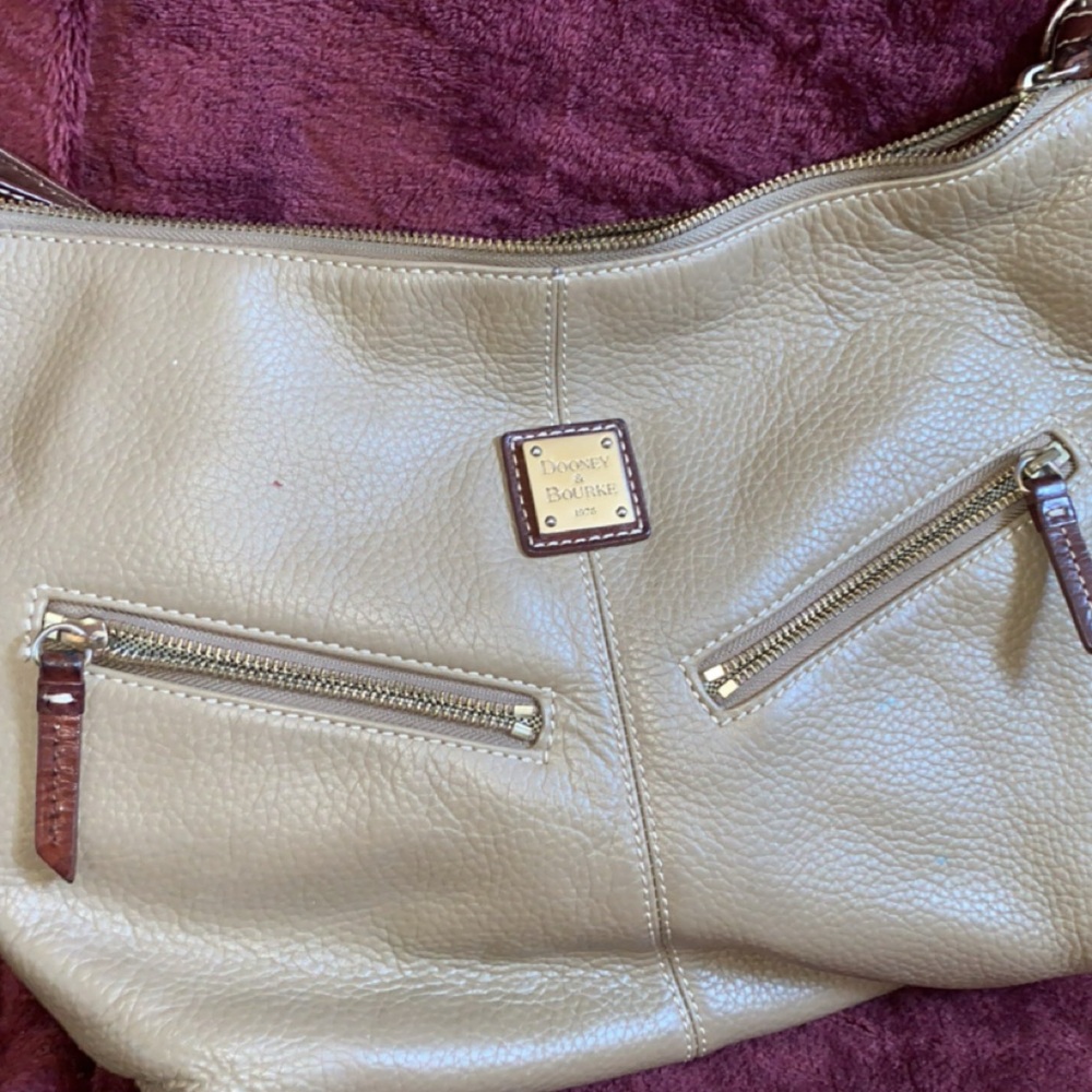 Dooney&bourkey purse